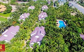 Resort Con Gà Vàng